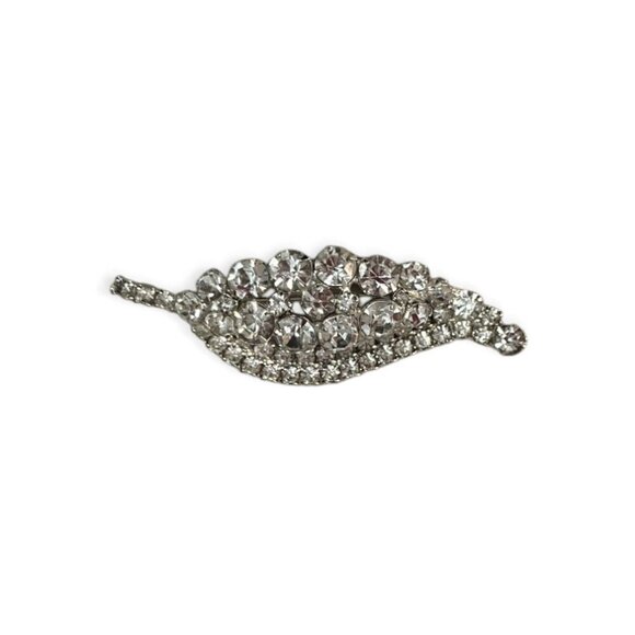 Vintage Rhinestone Leaf Brooch, Silver tone metal, Clear stone.‎ - Picture 1 of 8